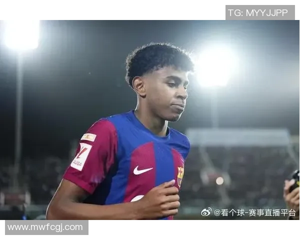 足球明星如何通过独特技巧与训练成就辉煌职业生涯的秘诀解析