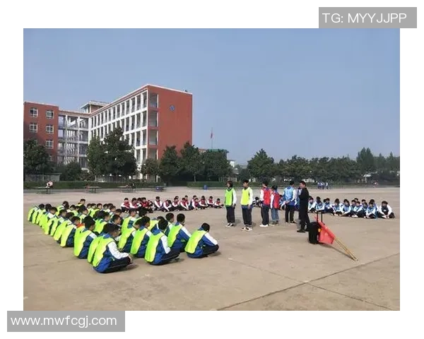 足球明星笔筒创意设计欣赏与实用性结合的完美展示 足球明星笔筒创意设计欣赏与实用性结合的完美展示