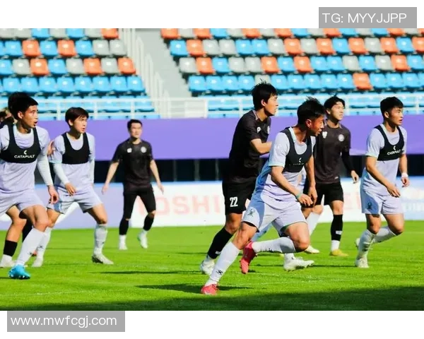 杭州足球队个人能力提升引发热议助力球队崛起与发展 杭州足球队个人能力提升引发热议助力球队崛起与发展