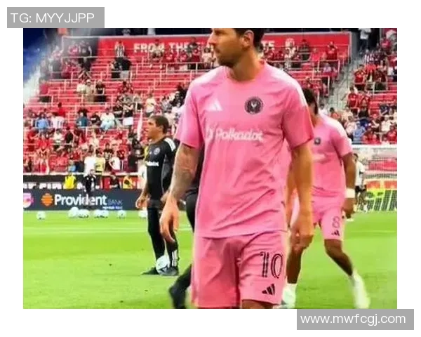 足球明星遭球迷热情骚扰引发关注球员隐私与安全问题亟待解决