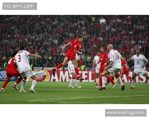 足球明星横屏照片欣赏集锦展现球场魅力与风采的精彩瞬间 足球明星横屏照片欣赏集锦展现球场魅力与风采的精彩瞬间